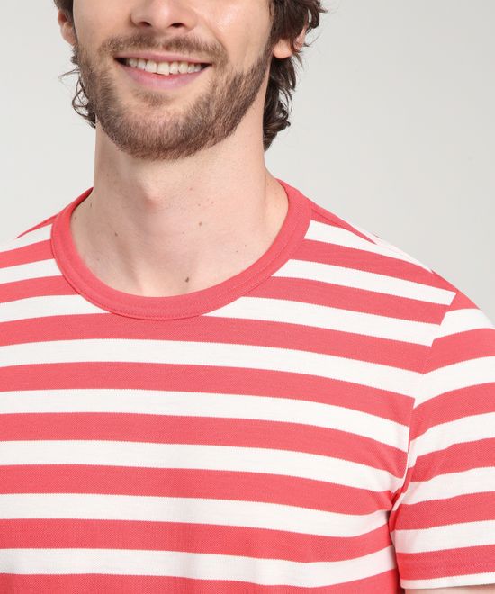 Camiseta Rosada Hombre  Adquiere Tu Outfit Ideal con Gef