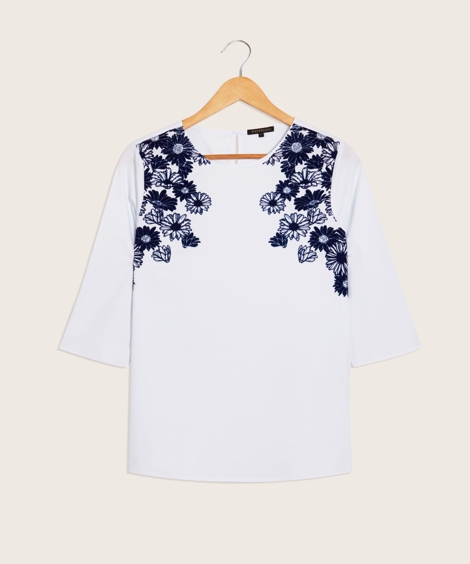 camisa blanca estampada